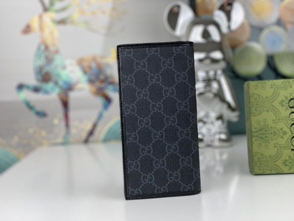 グッチ財布コピー背面デザイン